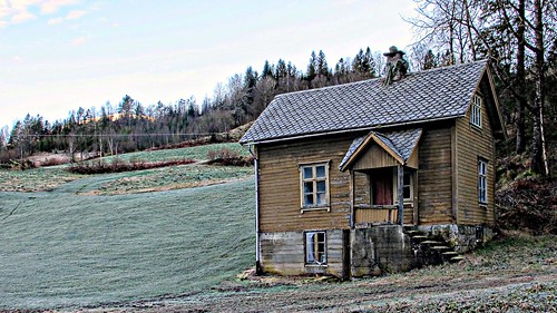 house abandoned lite peeling frost decay hus hause oker sogn noreg sliten sognogfjordane sunnfjord eikås forlatt jølster