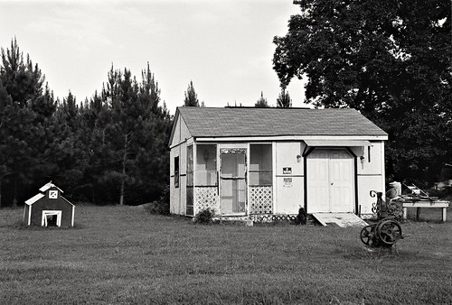 blackandwhite house film monochrome barn rural mono country northcarolina tiny diafine doghouse piedmont ilford panf blancetnoir selfdev