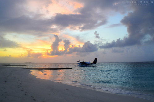 beach coastlines seaplane sunset dusk airplane aeroplane transport tropical clouds holiday vacation maldives indianocean sea water seascapes