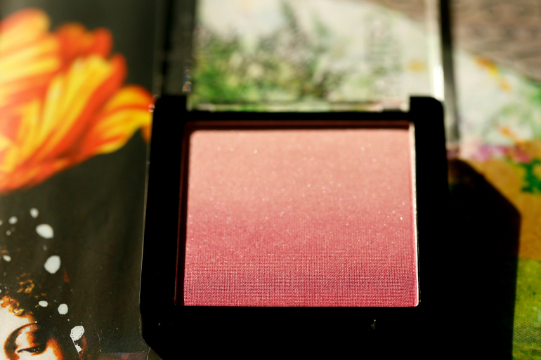 Catrice FALLosophy Gradation Powder Blush Fading Into Dawn, catrice fallosophy, catrice fallosophy review, catrice fallosophy swatches, gradient blush, catrice fallosophy blush, fashion blogger, fashion is a party, blush, catrice limited edition