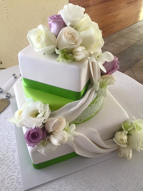 Cake by Linny Macs Cake Design