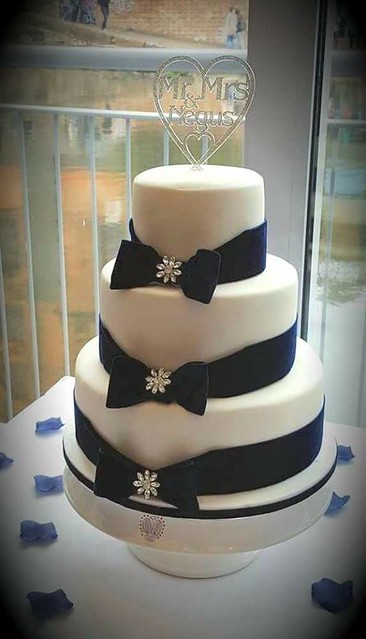 Cake by Wendy Taylor of Taylored Cakes ™
