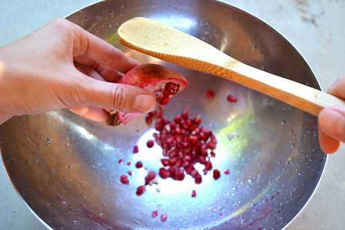 Pomegranate-Spoon-Trick