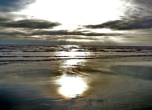 ocean july pacificocean rays setting oceanshoreswa 2006beachsunsun shesnuckinfuts
