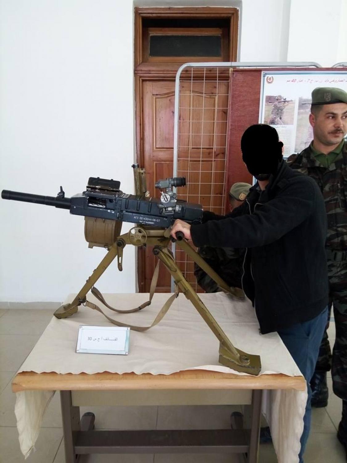 اسلحة ومعدات خفيفة افراد المشاة الجيش الجزائري [ Small Arms ]  32758347143_90fcfa87bc_o