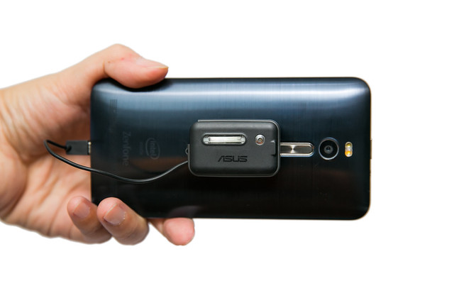 世界首創！手機用真正閃光燈！ZenFone 2 外接氙氣閃光燈 ZenFlash! @3C 達人廖阿輝