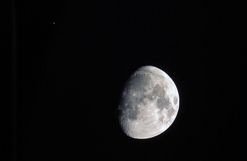 moon film tripod telephoto astronomy jupiter fujichrome provia 400asa manfrotto maksutov mirrorlens pentaxlx 1000mm mto russianlens 35mmphoto analoguephoto