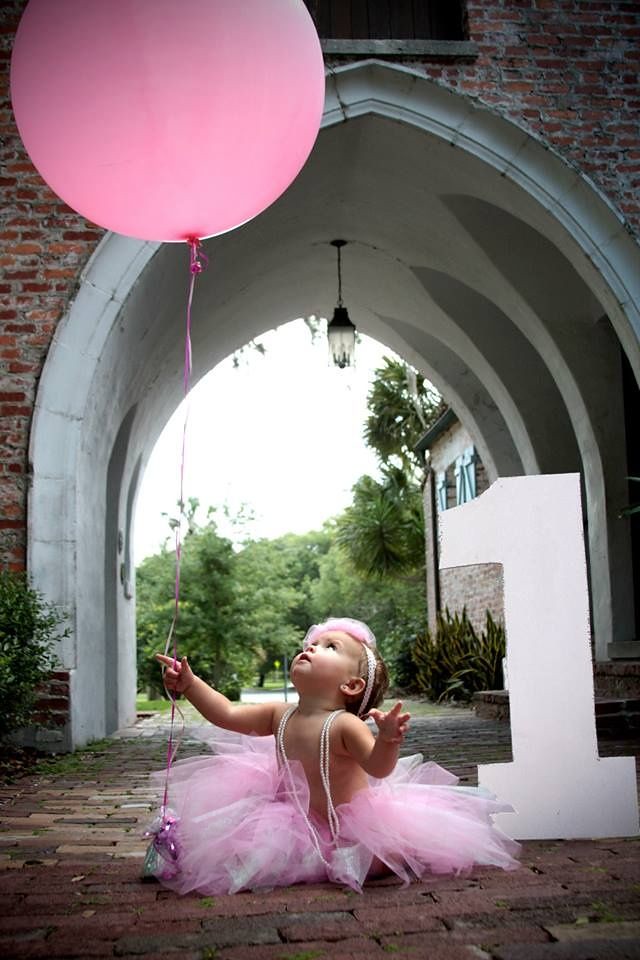First Birthday Picture Ideas - Life With My Littles