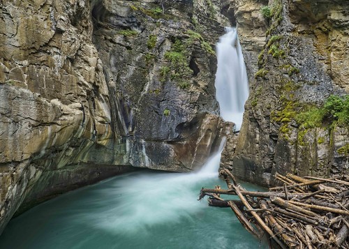 nature landscape waterfall albertacanada banffnationalpark canadianrockies johnstoncreek bowriverparkway johnstoncanyonwaterfall