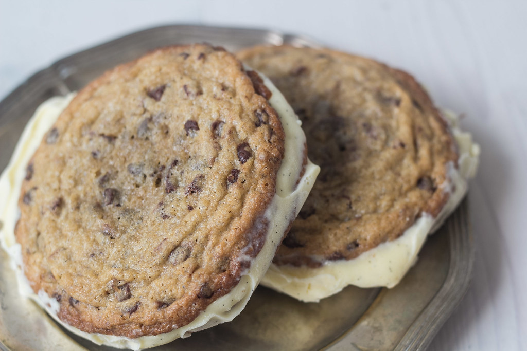 Is-sandwich med cookies og vaniljeis (11)