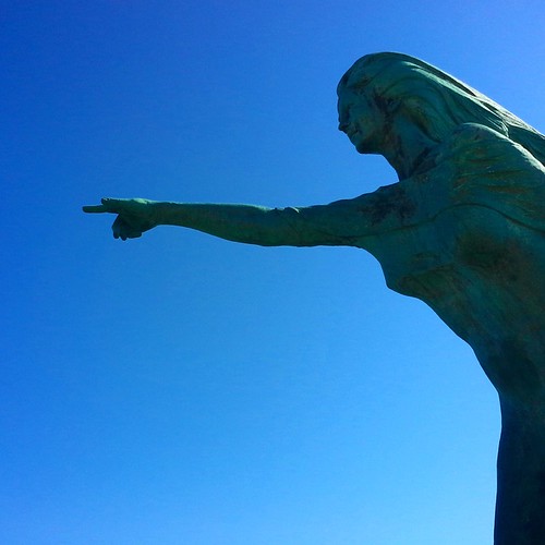 Rimini: statua al porto