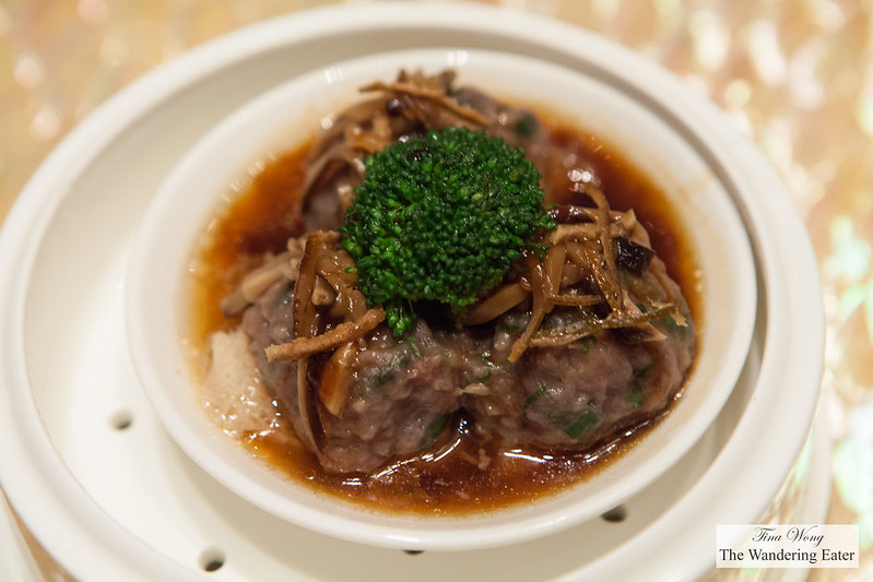 Steamed beef meatballs topped with dried tangerine peel (陳皮)