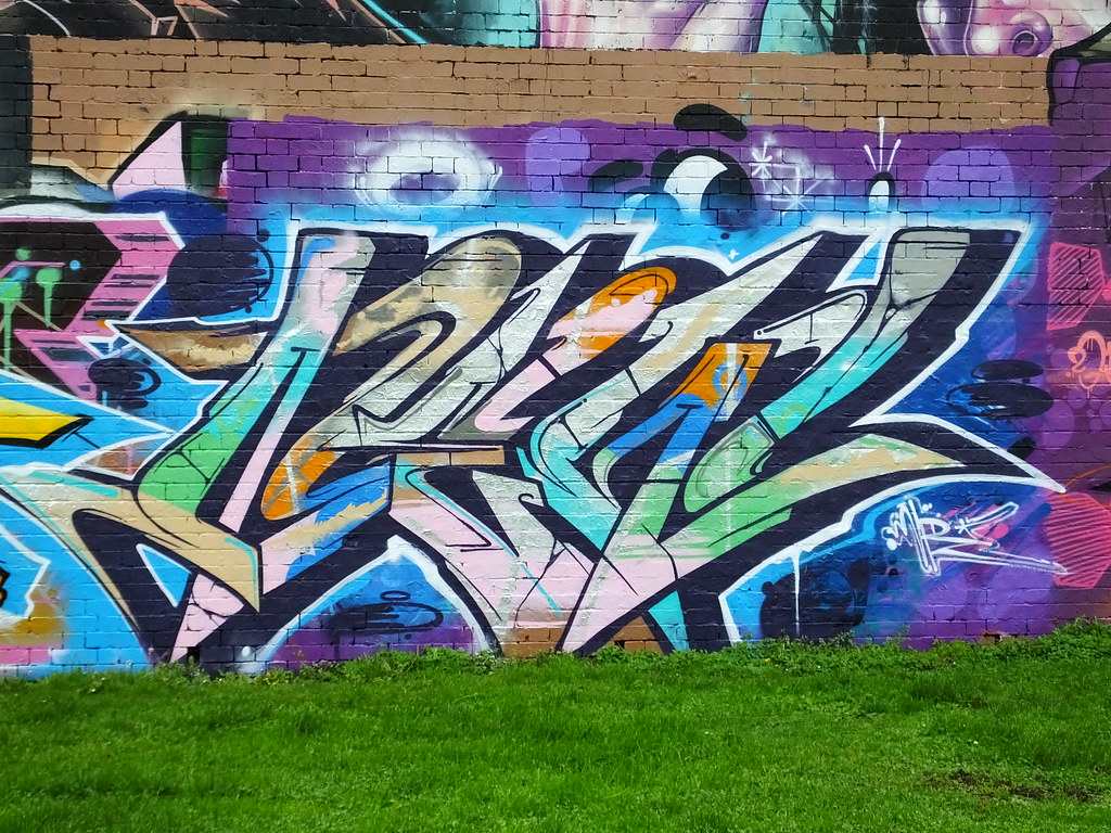 Sevenoaks Park street art, Cardiff