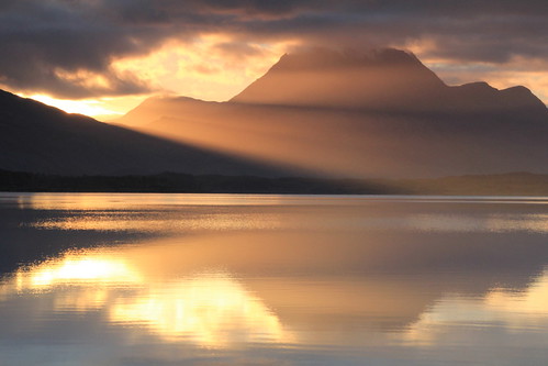 morning cloud sunlight mountain lake reflection water sunshine sunrise scotland calm serene rays loch lochmaree slioch slattadale