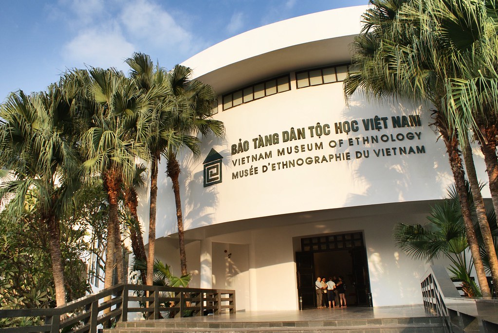 L'entrée du musée ethnographique du Vietnam à Hanoi.