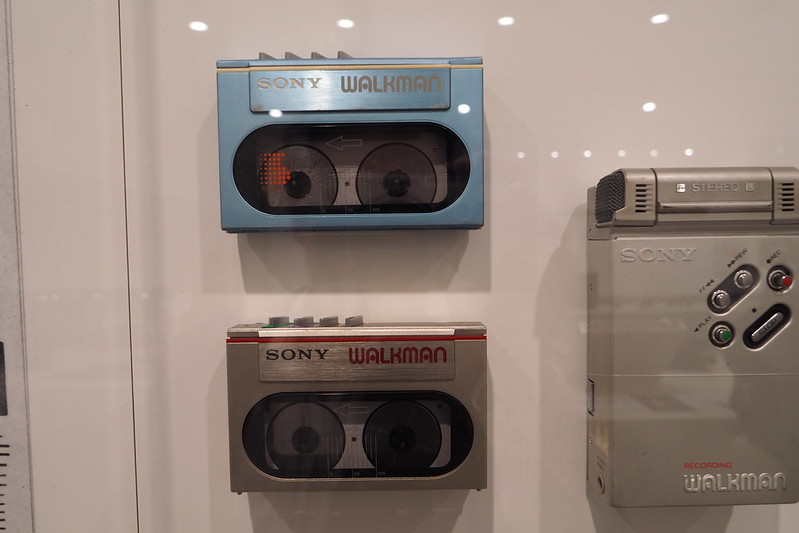 銀座SONYビルIt's a SONY展初代WALKMANの歴史ディスプレイ カセットサイズWALKMAN