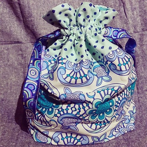 JeniB's drawstring bag, in Angela Walters' fabric....