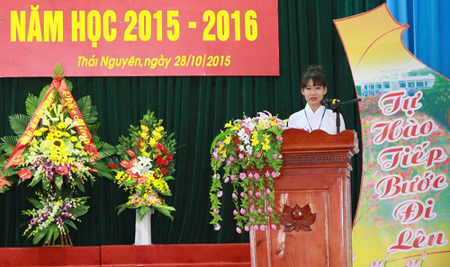 Sinh viên Hoàng Xuân Sang đại diện phát biểu tại Lễ khai giảng