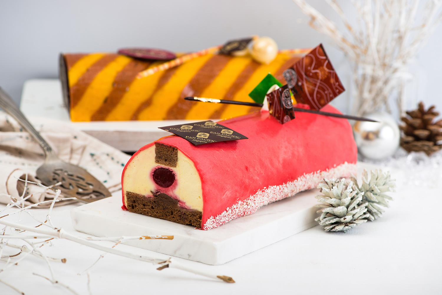 Festive-Log-Cakes
