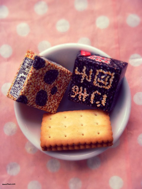 skoshbox treats from Japan taste test