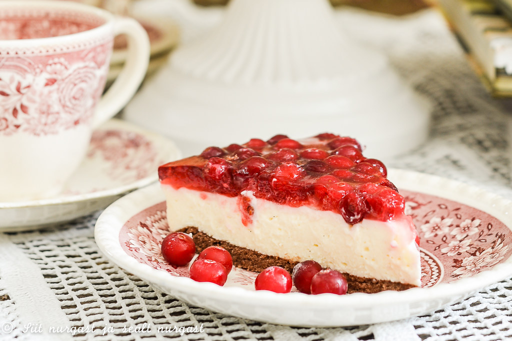 curd cheese cake with cranberries