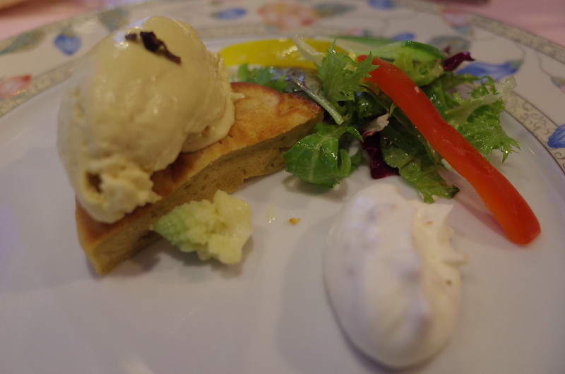 代官山ラブレーフォアグラムースと柑橘風味のクリームソバ粉パンケーキ