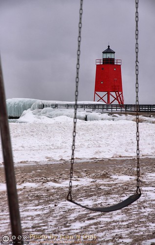 charlevoix michigan southpier lakemichigan hdr pseudohdr tonemapped tonemapping febuary 2017 winter snow ice water outdoor lighthouse swing red juannonly