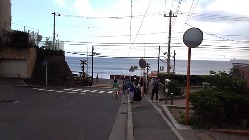 鎌倉高校前駅脇の踏切