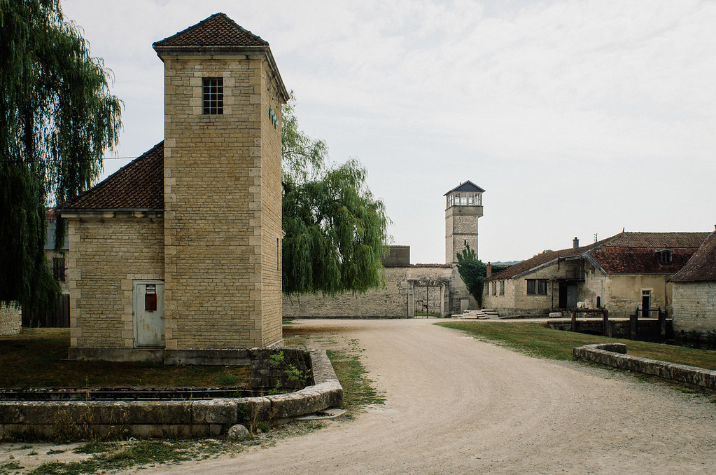 À l'abbaye de Clairvaux, tourisme carcéral - Miradors et tour de guet