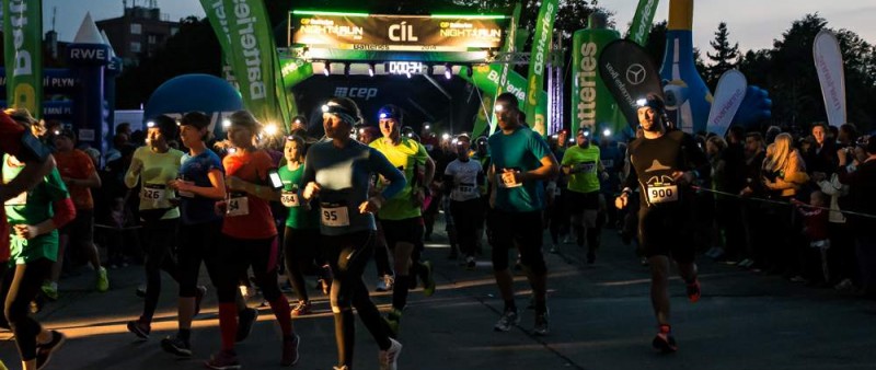Pražský běžecký pohár pokračuje sobotním Night Run Praha