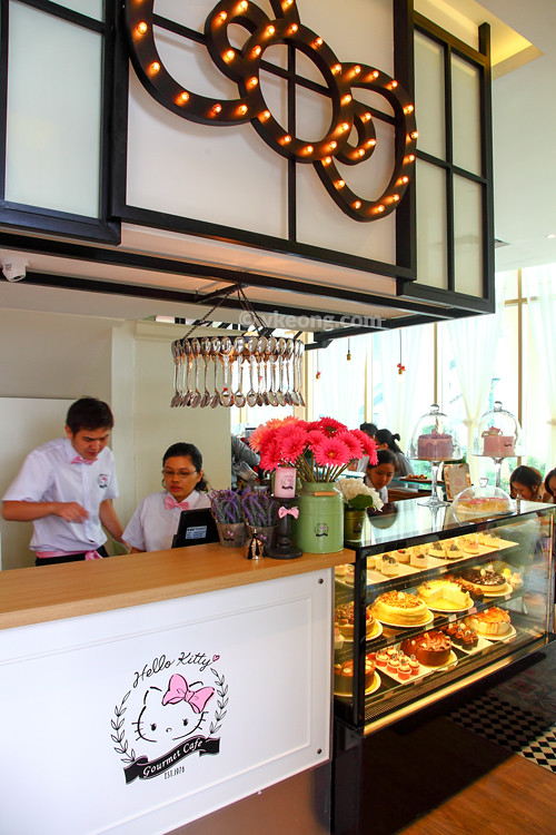Hello-Kitty-Cafe-Malaysia-Cake-Counter