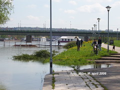 Stogodišnje vode (poplave), april 2006 god. Beograd - Novi Beograd, Savski kej, Staro sajmište. Floods, april 2006, Belgrade - New Belgrade, Savski kej, Staro sajmište.