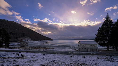 laketekapo canterbury southisland newzealand snow cold frigid sunrise ray lake tourism