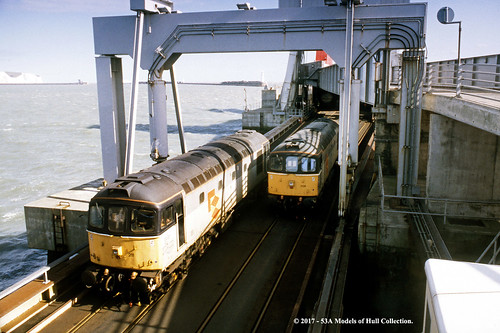 britishrail railfreightdistribution class33 33211 33206 diesel admiraltypier dover kent train railway locomotive railroad class99