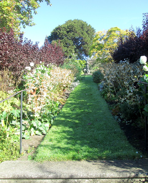 Inveresk Lodge garden