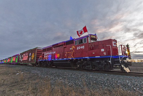 railroad train wideangle canadianpacific gp emd cpholidaytrain cp2246 bnsfdiamond emdgp22ceco