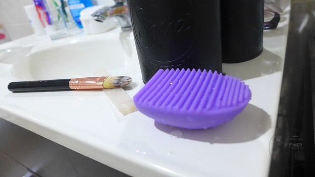 how to clean makeup brushes with a brush egg