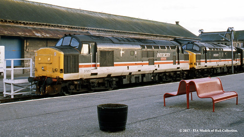 britishrail intercity class37 37251 thenorthernlights diesel passenger inverness highland scotland train railway locomotive railroad
