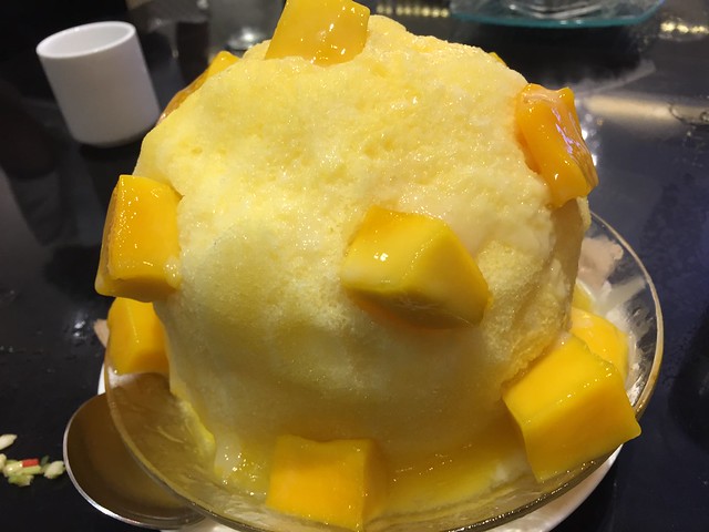 mango with shaved ice