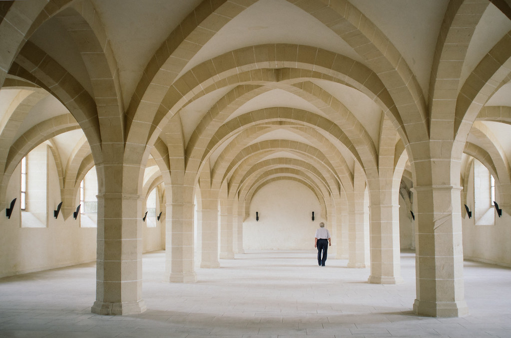 À l'abbaye de Clairvaux, tourisme carcéral - Dans la salle capitulaire du réfectoire des convers