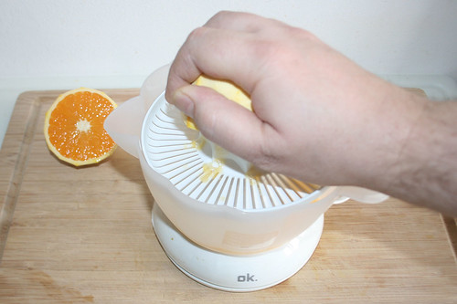 14 - Orange auspressen / Squeeze orange