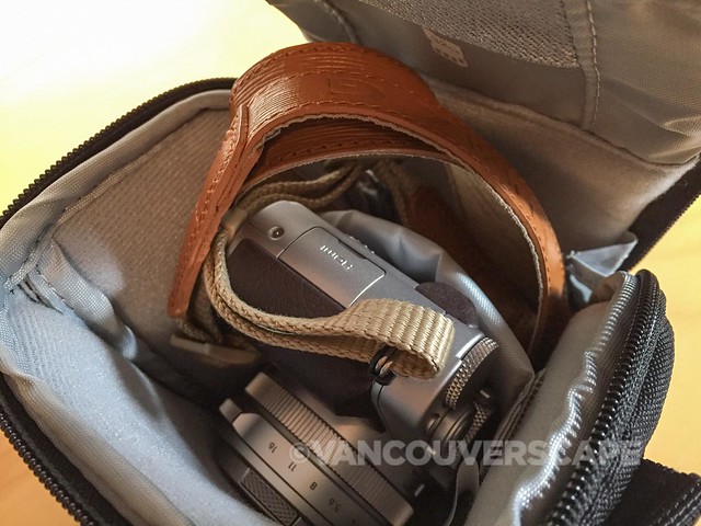 Lowepro Adventura SH 100 II camera bag