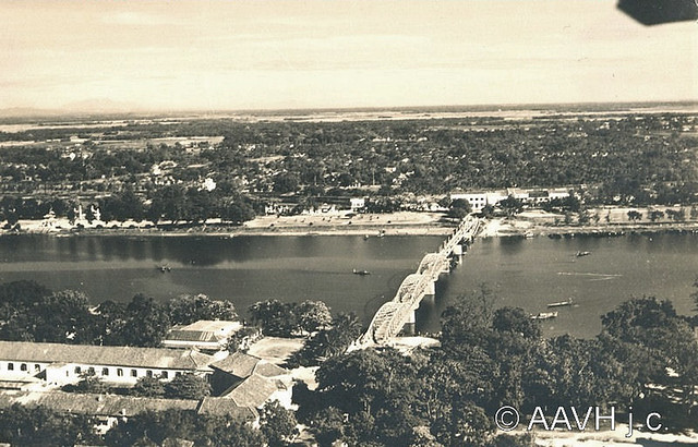 AP1779-Morin-Husson - Hué, 1947 – Après la bataille – Vue aérienne du centre ville
