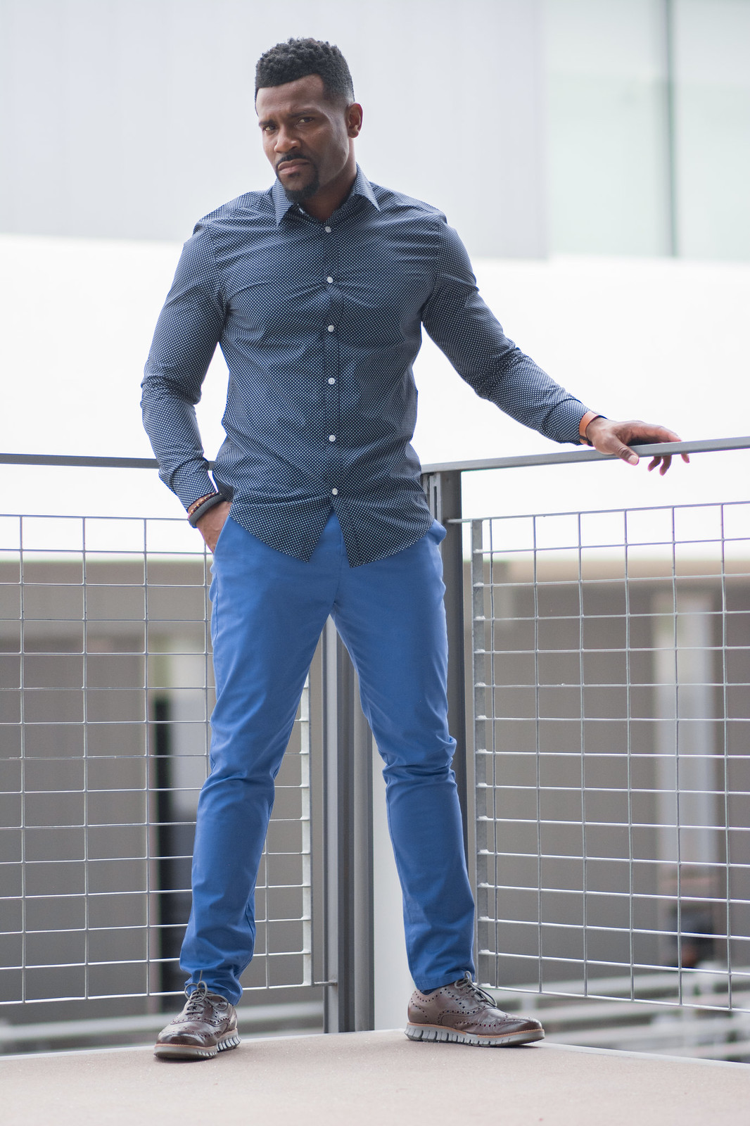 how to style blue chinos
