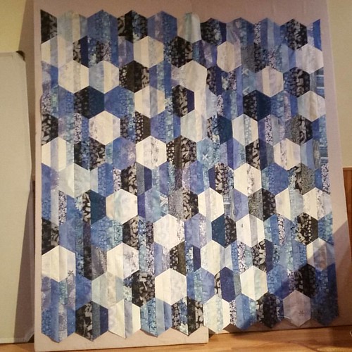 The Strip Lash quilt top is done! This quilt took me all afternoon and night to piece together.  #gedesigns