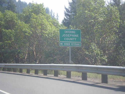 sign oregon i5 countyline pacifichighway biggreensign josephinecounty