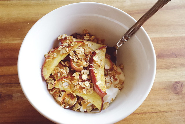 greek yogurt 52 ways # 27: broiled apples with a crunchy oat topping