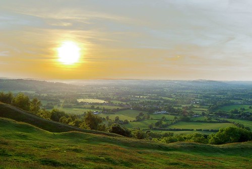 sunset camp england geotagged hills british malvern herefordshire hereford beacon geo:lat=52055868 geo:lon=2353649