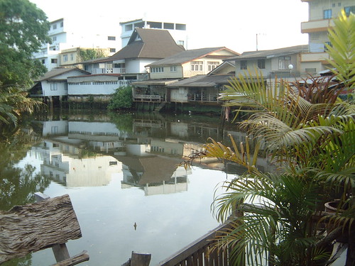 2004 river thailand stilts trat