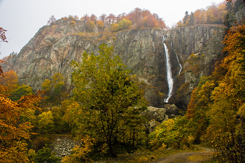 autumn fall water waterfall autumncolors bulgaria balkan dreamcolors praskalo thebalkan centralbalkannationalpark kademliisko